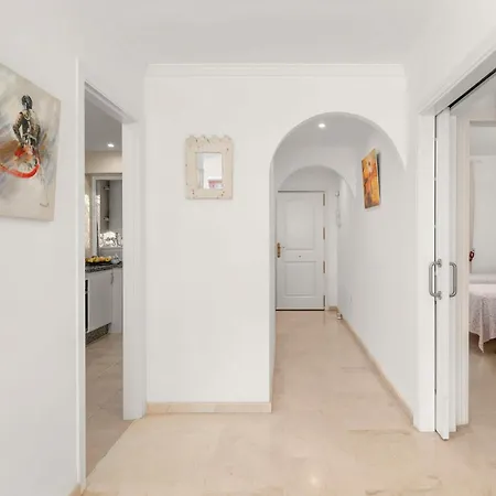 Jardines Santa Maria Golf Elviria 马尔韦利亚